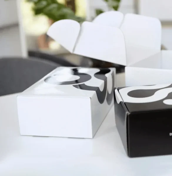 Custom White Mailer Packaging Boxes